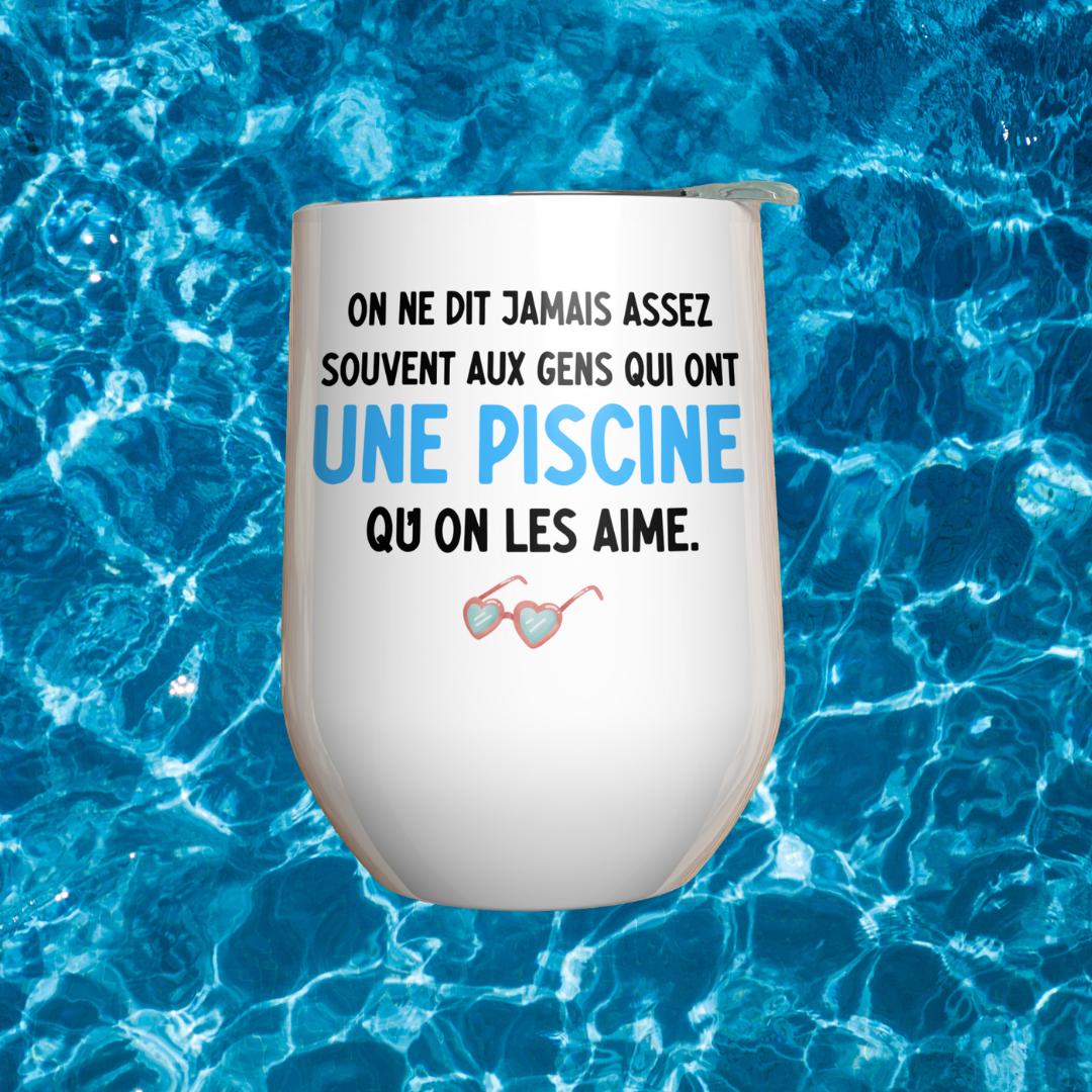 Verre à vin - On ne dit jamais assez souvent aux gens qui ont une piscine qu'on les aime