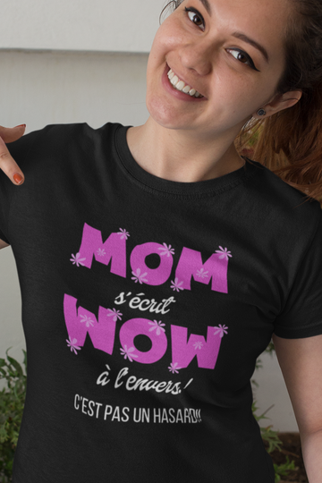 T-Shirt Mom s'écrit Wow à l'envers